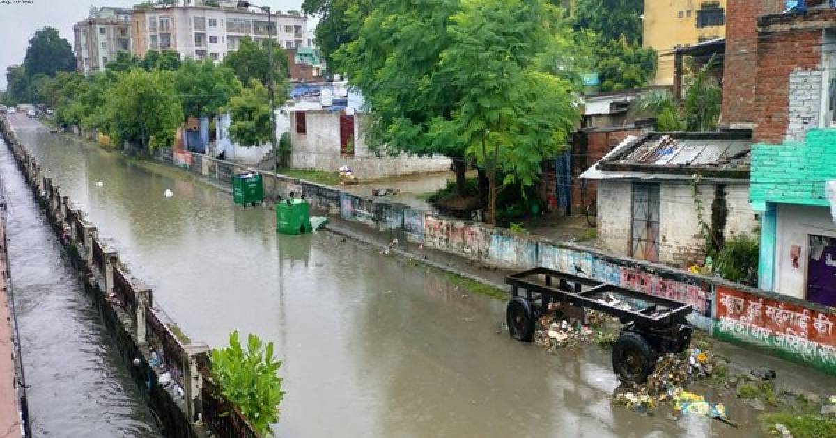 UP: Heavy rain lashes Lucknow, waterlogging in multiple areas